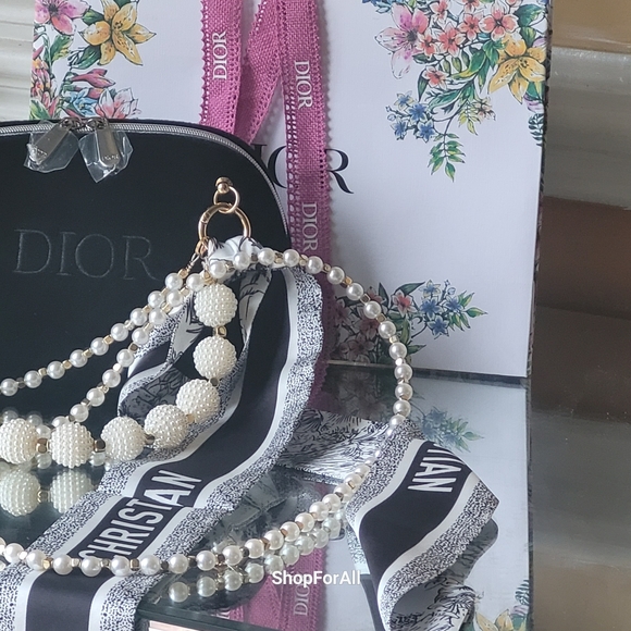 - Dior - Picture 16 of 16